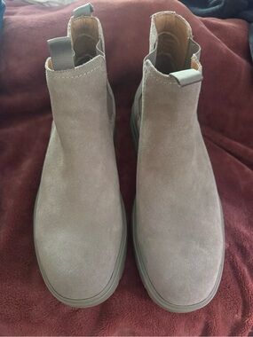 Crown Vintage Suede Chelsea Boots in Taupe